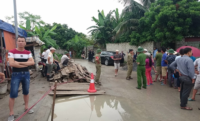 Lực lượng chức năng phong tỏa, khám nghiện hiện trường vụ việc. Ảnh: CAND